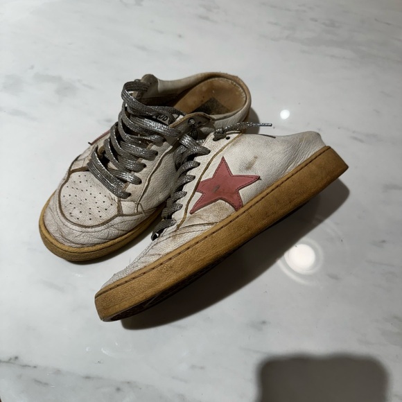 Ballstar Sabot Sneaker in White & Antique Pink
Golden Goose - Picture 2 of 3